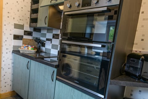 House, 2 Bedrooms, Patio, Garden View | Interior