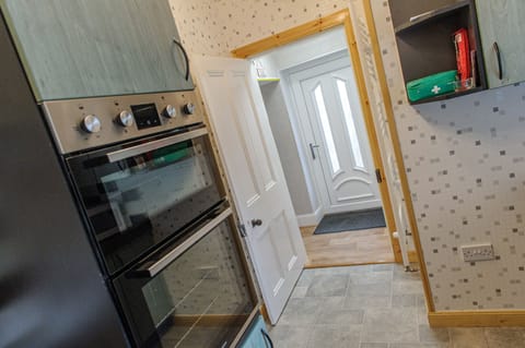 House, 2 Bedrooms, Patio, Garden View | Interior