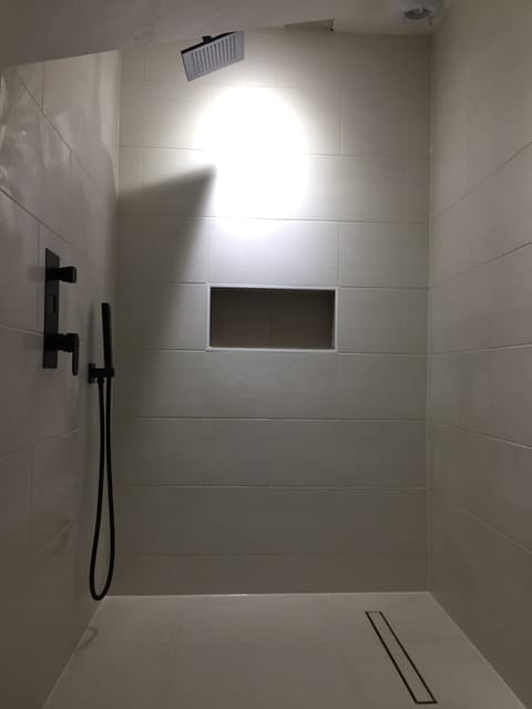 Room, 1 Bedroom | Bathroom shower