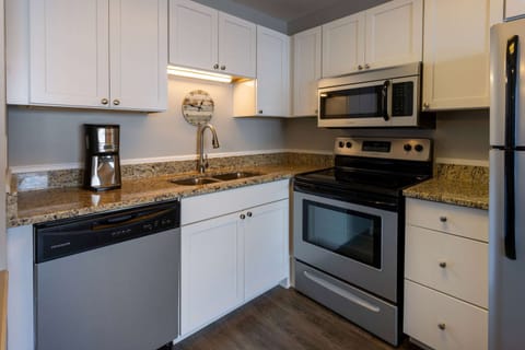 Apartment, 2 Bedrooms, Non Smoking | Private kitchen | Full-size fridge, microwave, oven, dishwasher