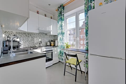 Apartment, 1 Bedroom (ul. Grobla I (4 Adults) 8/6) | Private kitchen | Fridge, microwave, stovetop, dishwasher