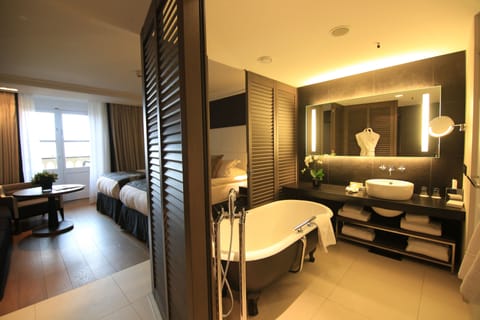 Classic Room, 2 Twin Beds, Terrace, Harbor View | Premium bedding, down comforters, pillowtop beds, minibar