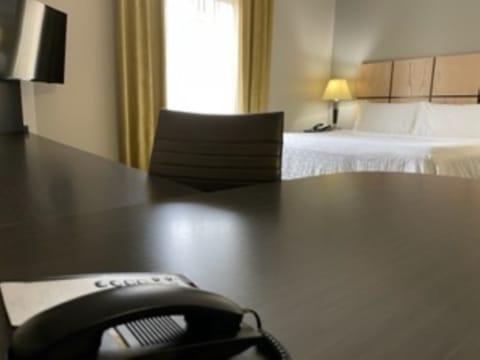 Premium bedding, in-room safe, desk, laptop workspace