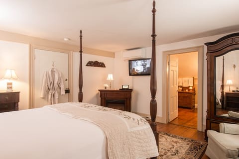 Room | 14 bedrooms, premium bedding, pillowtop beds, individually decorated