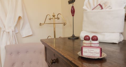 Shared Bath - Single Queen - Second Floor | Premium bedding, individually decorated, individually furnished