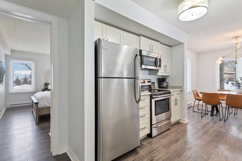 Luxury Condo, 3 Bedrooms (118 Mountain Walk - No Pets Allowed) | Private kitchen | Full-size fridge, microwave, oven, stovetop