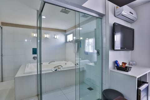 Premium Double Room Single Use, 1 Double Bed | Deep soaking bathtub