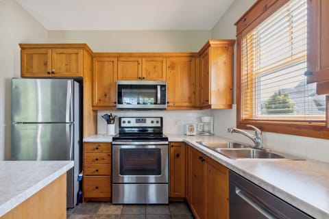 Family Townhome, 2 Bedrooms (126 Snowbridge - No Pets Allowed) | Private kitchen | Full-size fridge, microwave, oven, stovetop