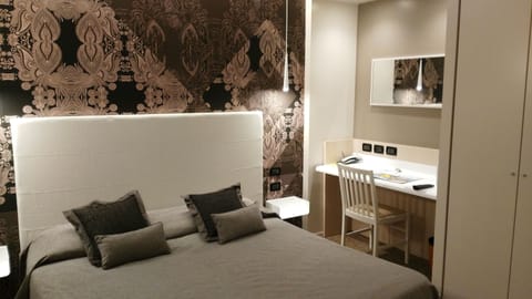 Standard Double or Twin Room | Minibar, in-room safe, individually furnished, desk