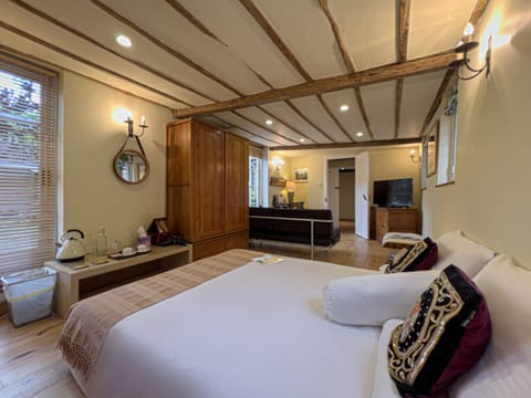 Deluxe Suite, Ensuite, Courtyard View (Courtyard Mini Suite)