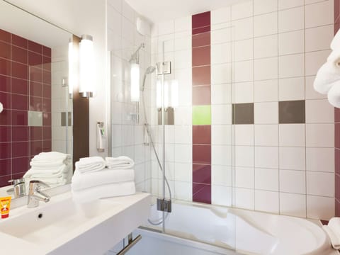 Double Room, 1 Double Bed with Sofa bed (Privilege) | Bathroom | Shower, eco-friendly toiletries, hair dryer, towels