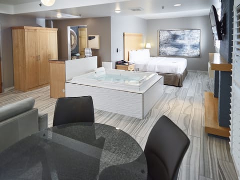 Signature Suite | Premium bedding, pillowtop beds, in-room safe, desk