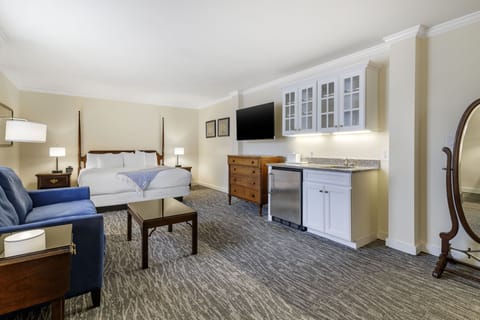 Deluxe Room, 1 King Bed | Egyptian cotton sheets, premium bedding, pillowtop beds