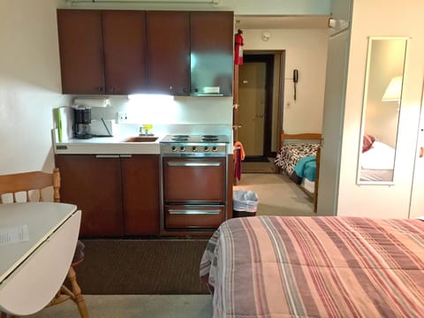 Condo, 1 Bedroom, Smoking, Balcony | Private kitchen