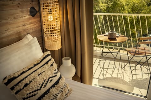 [PLACESROOM] size S for 2 | Desk, blackout drapes, free WiFi, bed sheets