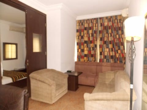 Executive Room, 1 Double Bed | Living area | LED TV