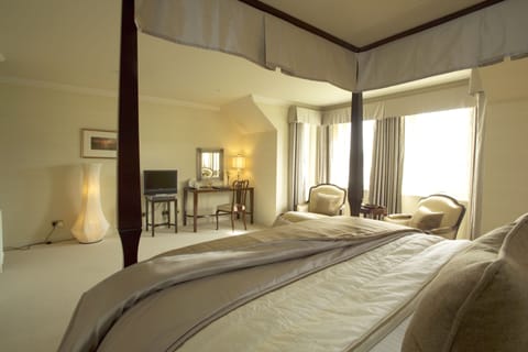 Premier Double Room, 1 King Bed, Lake View (Plus) | Premium bedding, individually decorated, individually furnished, desk