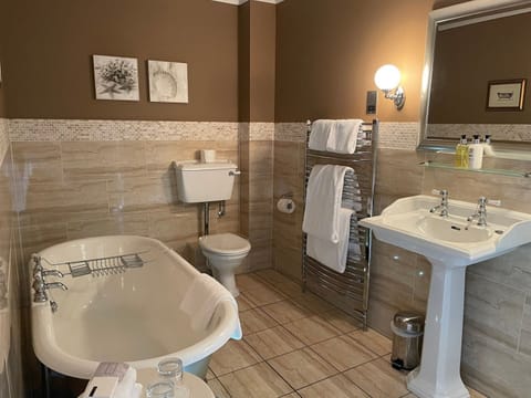 Premier Double Room, 1 King Bed, Lake View (Plus) | Bathroom | Separate tub and shower, free toiletries, hair dryer, bathrobes