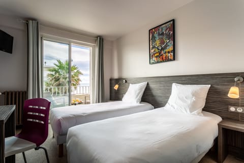 Twin Room, 2 Twin Beds, Sea View | In-room safe, desk, blackout drapes, soundproofing