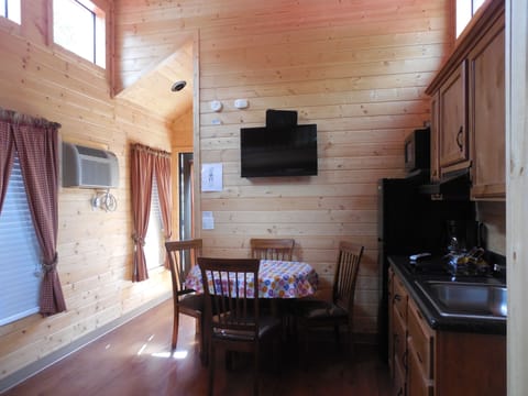 Deluxe Cabin, 1 Bedroom (Loft) | Private kitchenette | Fridge, microwave, coffee/tea maker, toaster