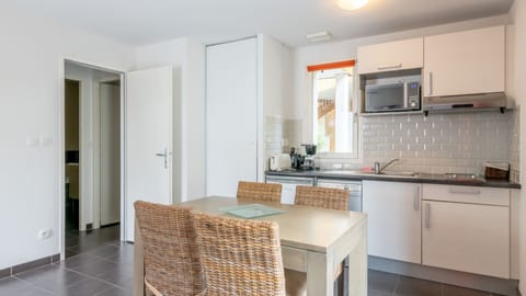 Appartement 1 chambre 4 personnes | Private kitchen | Fridge, microwave, stovetop, dishwasher