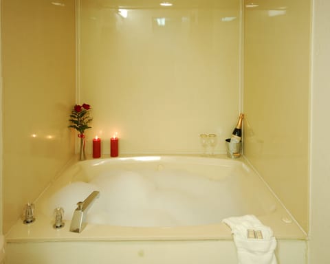 Standard Room, 1 King Bed with Sofa bed, Jetted Tub | Deep soaking bathtub