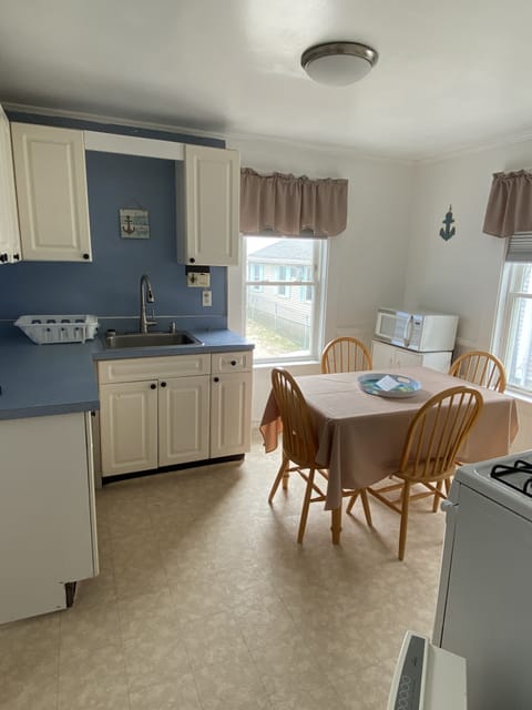 1-2, Ocean View | Private kitchen | Full-size fridge, microwave, oven, stovetop