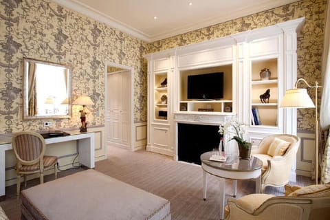 Double Room (Deluxe Chateau) | Minibar, in-room safe, individually decorated, individually furnished