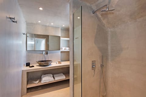 Senior Suite, Jetted Tub | Bathroom | Separate tub and shower, deep soaking tub, rainfall showerhead