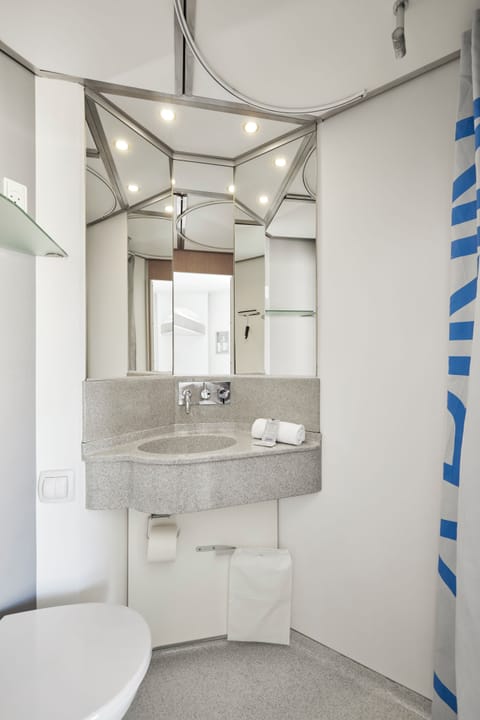 Shower, towels, soap, shampoo