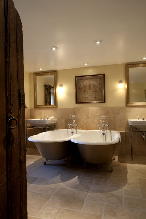 Baylies | Bathroom | Combined shower/tub, designer toiletries, hair dryer, bathrobes