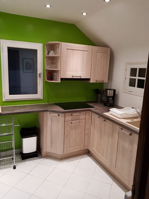 Cottage | Private kitchen | Shared fridge, microwave, highchair