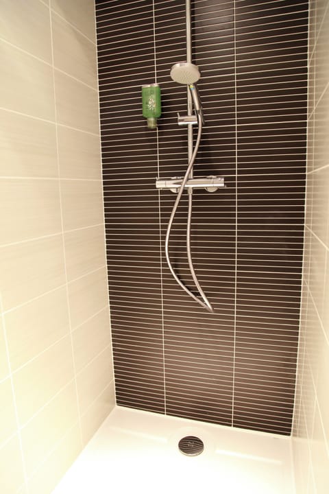 Rainfall showerhead, eco-friendly toiletries, hair dryer, towels