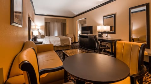 Suite, 1 King Bed, Non Smoking, Jetted Tub | Premium bedding, pillowtop beds, in-room safe, desk