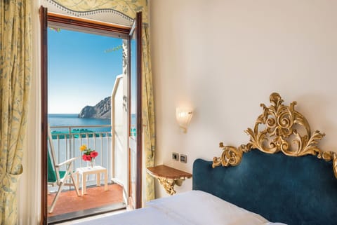 Basic Double or Twin Room | 1 bedroom, Frette Italian sheets, premium bedding, minibar