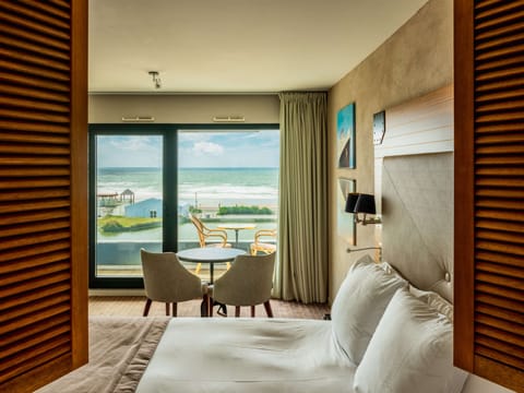 Superior Room, 1 Double Bed, Balcony, Sea View | Premium bedding, minibar, in-room safe, desk