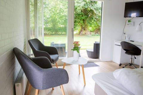 In-room safe, desk, iron/ironing board, cribs/infant beds