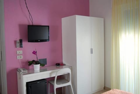 32-inch LCD TV with satellite channels, TV