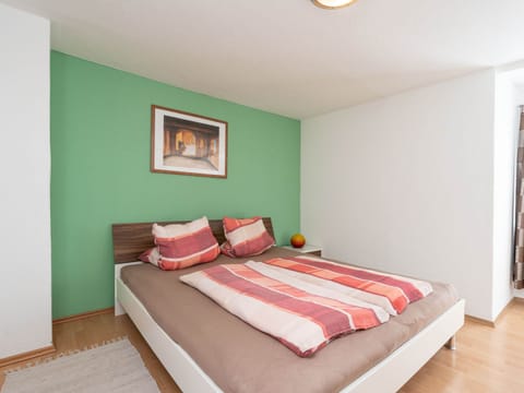 Apartment | 3 bedrooms, individually furnished, bed sheets