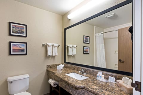 Suite, 2 Queen Beds, Non Smoking | Bathroom | Combined shower/tub, free toiletries, hair dryer, towels