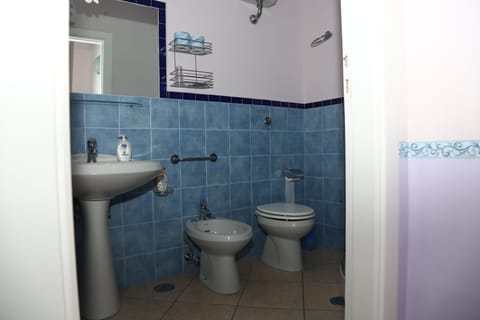 Double or Twin Room, Sea View | Bathroom | Shower, rainfall showerhead, free toiletries, hair dryer