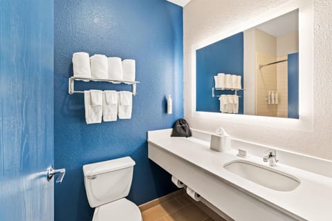 Room, 2 Queen Beds | Bathroom | Free toiletries, towels