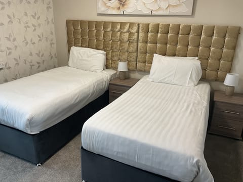 Twin Room | Individually furnished, iron/ironing board, free WiFi, bed sheets