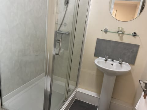 Twin Room | Bathroom | Shower, hair dryer, towels, soap