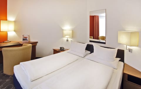 Comfort Double Room | Hypo-allergenic bedding, iron/ironing board, free WiFi, bed sheets