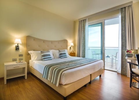 Double or Twin Room, Sea View | In-room safe, soundproofing, free WiFi