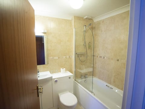 Double Room, Ensuite (with Extra Single Bed) | Bathroom