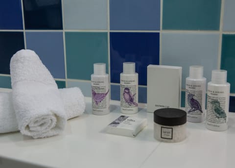 Luxury Double Room, Sea View | Bathroom | Combined shower/tub, free toiletries, hair dryer, towels