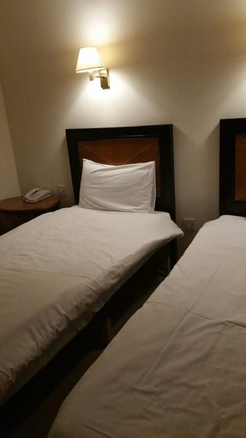 Standard Twin Room | Desk, free WiFi, bed sheets