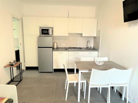 Apartment, 1 Bedroom (B60176) | Private kitchen | Fridge, stovetop, cookware/dishes/utensils